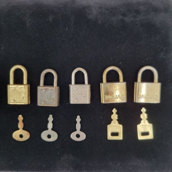 Vintage Gold and Silver Mini Padlocks with Keys Perfect For Purse Charms - Picture 2 of 7